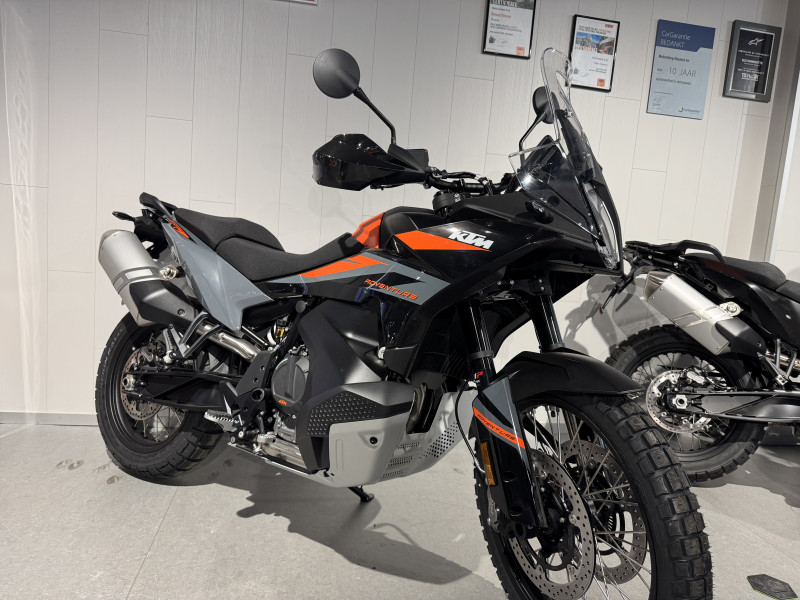 890 Adventure 