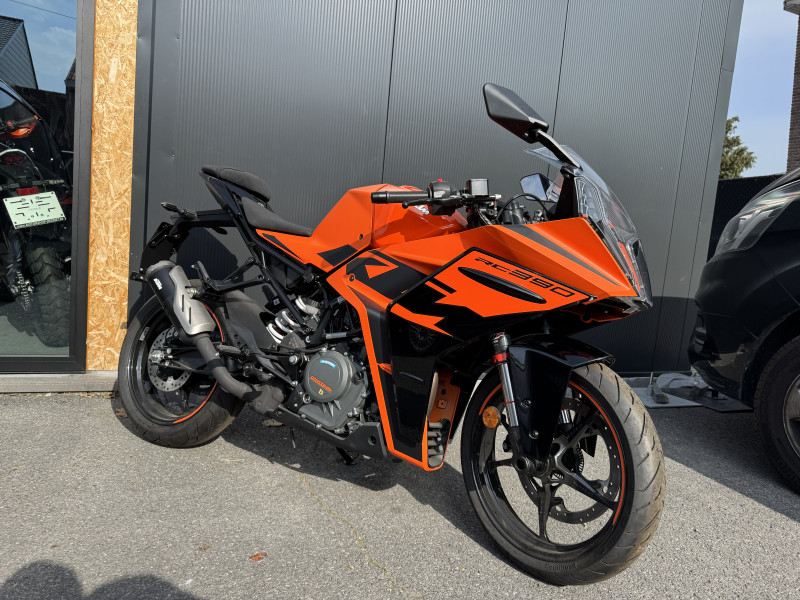 RC 390 