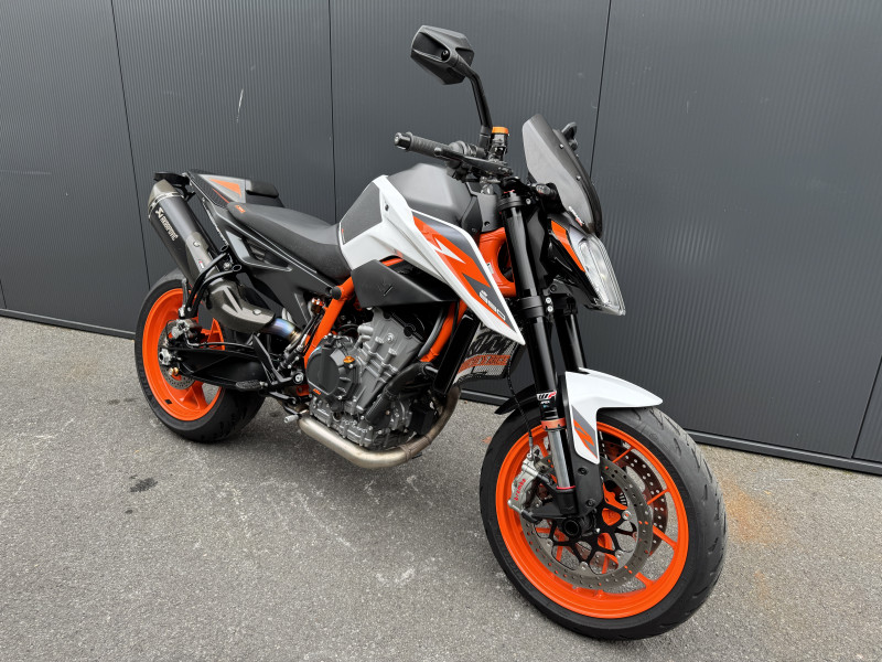 890 DUKE R