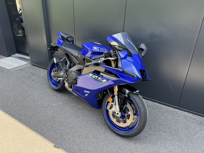R9