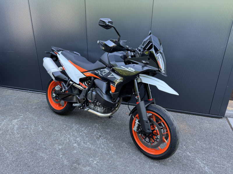 890 SMT