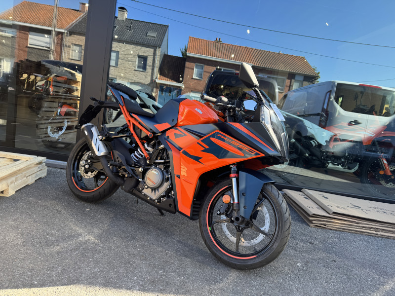 RC 390 RC 390