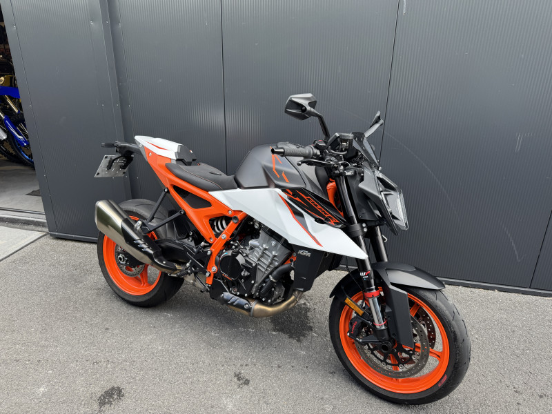990 Duke R