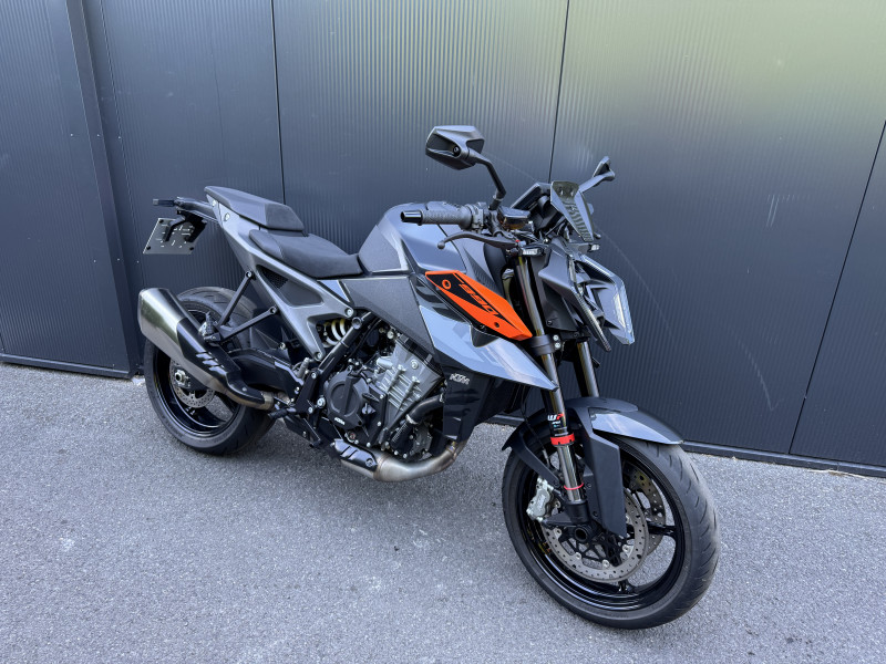 990 Duke