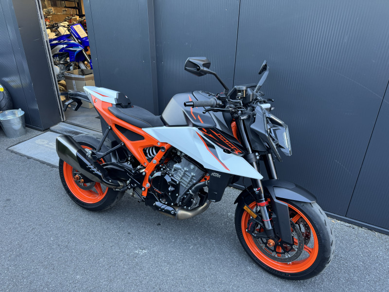 990 Duke R